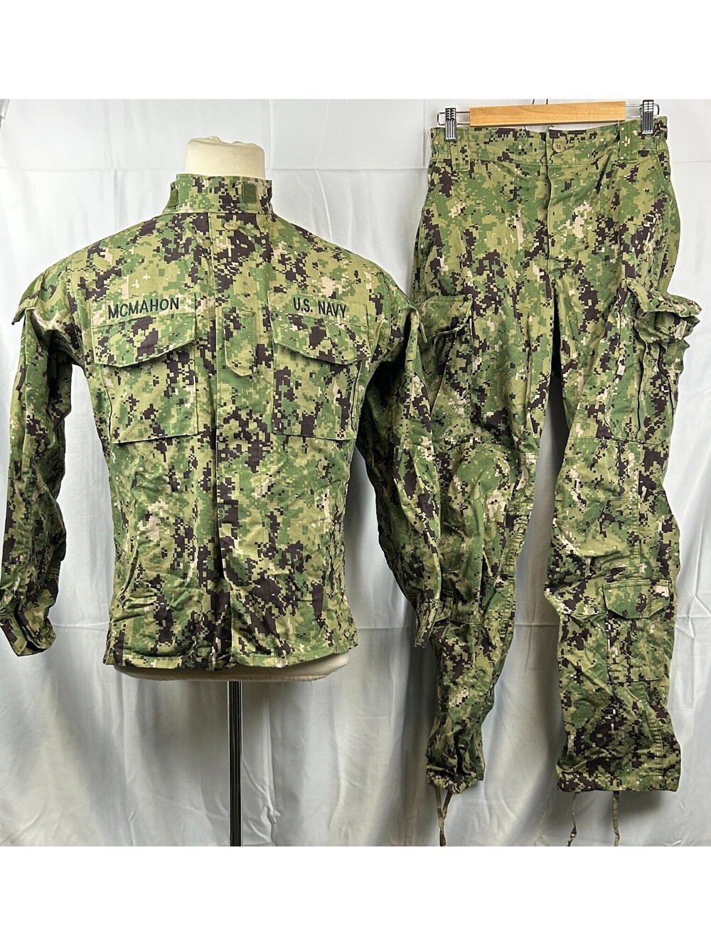 US Navy NWU Type III AOR2 Digital Camo Uniform Set Small Regular Blouse Trousers